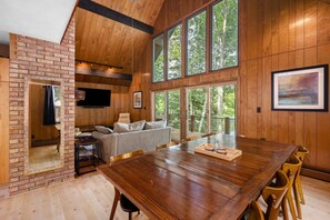 Smart TV, fireplace, books - Loon's Lakehouse | Dock, Kayak Launch & Firepit (Lake Ann)