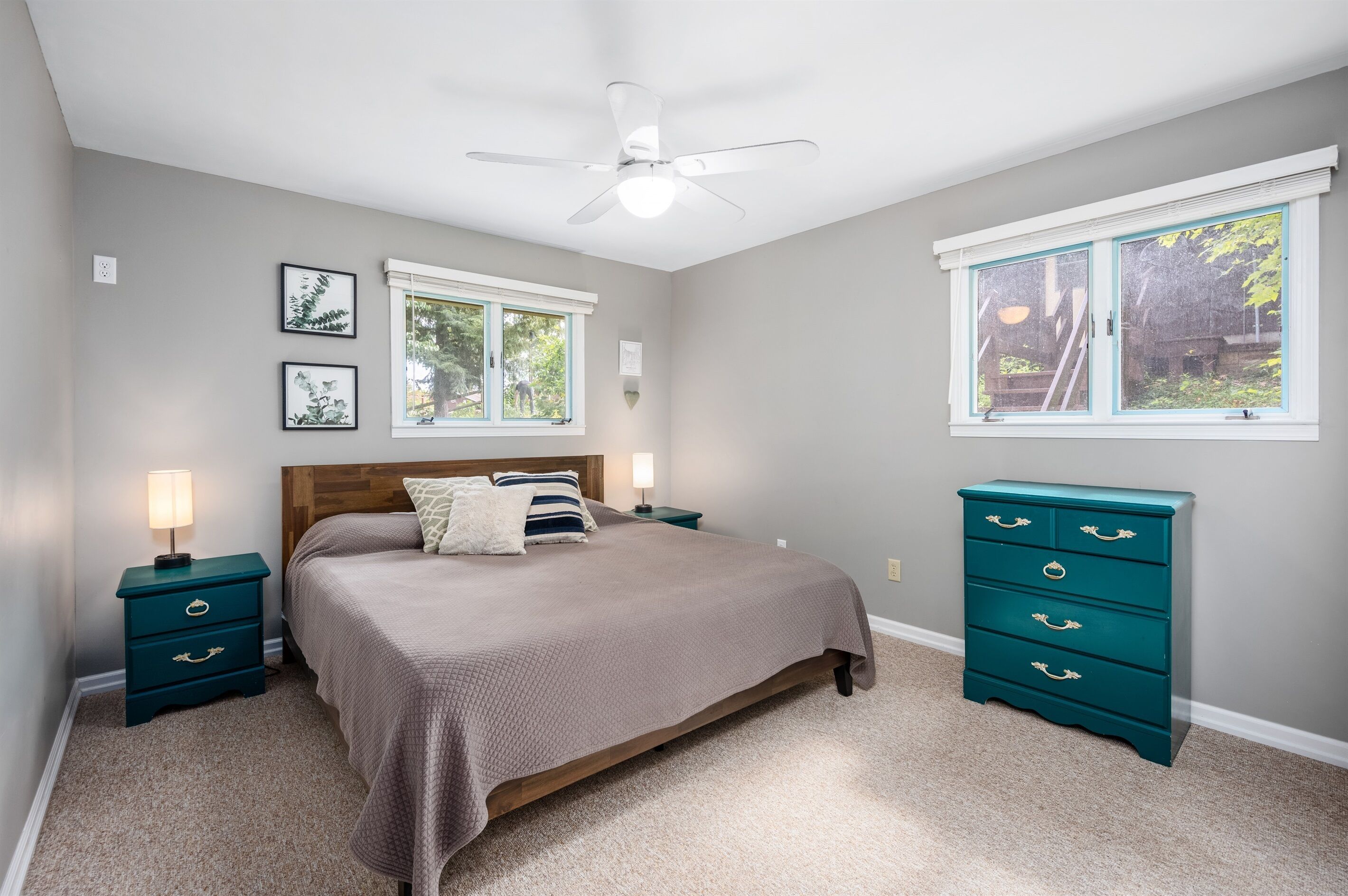4 bedrooms, desk, iron/ironing board, travel crib