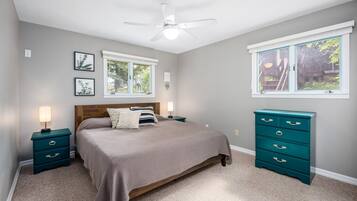 4 bedrooms, desk, iron/ironing board, travel crib