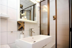 Apartment | Bathroom