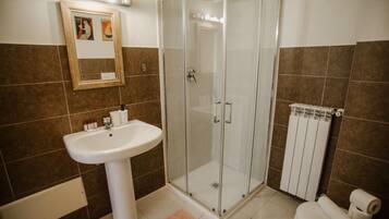 Shower, bidet, towels