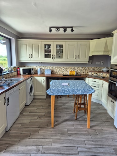 Tranquil 4-bedroom house in Carlow for a peaceful getaway