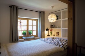 3 bedrooms, desk, iron/ironing board, travel cot