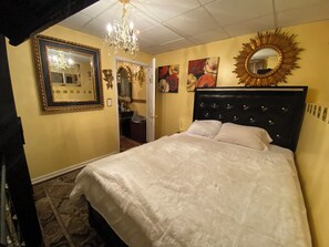 2 bedrooms, in-room safe, iron/ironing board, Internet