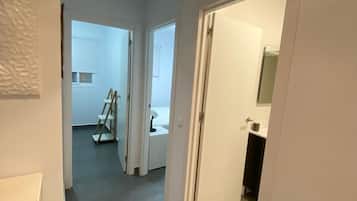2 bedrooms, iron/ironing board, bed sheets