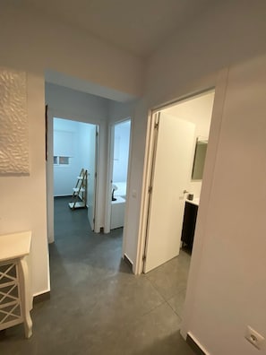 2 bedrooms, iron/ironing board, bed sheets