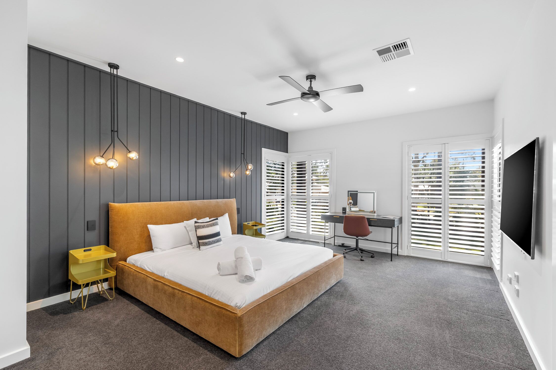 4 slaapkamers, een bureau, een strijkplank/strijkijzer, gratis wifi