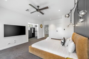 4 Schlafzimmer, Schreibtisch, Bügeleisen/Bügelbrett, kostenloses WLAN