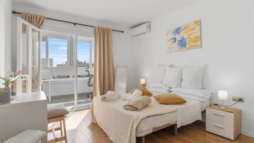 1 habitación, tabla de planchar con plancha, wifi y ropa de cama