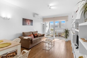 TV - Marbella City Centre Apartment (Marbella)