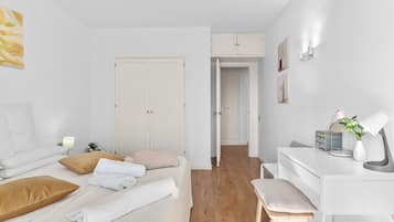 1 dormitori, planxa i posts de planxar, wifi i roba de llit