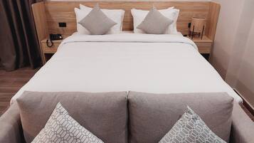 8 habitaciones, tabla de planchar con plancha, wifi y ropa de cama