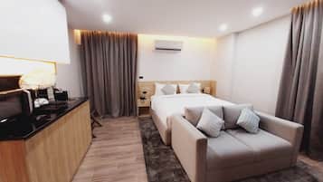 8 habitaciones, tabla de planchar con plancha, wifi y ropa de cama