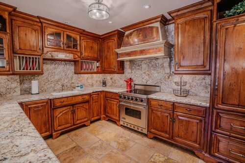 Eagle's Landing a Luxury Mountain Escape at Palisades Tahoe with Sweeping Tram & Peak Views