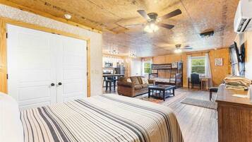 1 bedroom, desk, iron/ironing board, WiFi