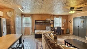 1 quarto, escrivaninha, ferros/tábuas de passar roupa, Wi-Fi