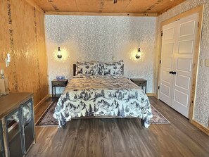 1 slaapkamer, een bureau, een strijkplank/strijkijzer, wifi