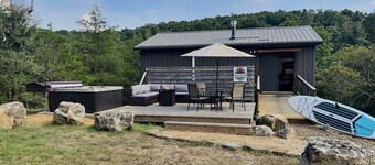 Hot Tub, Fire Pit, Pet Friendly, 1/2 mile to lake