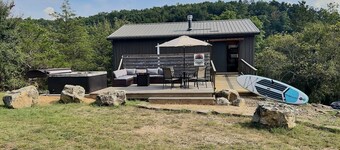 Hot Tub, Fire Pit, Pet Friendly, 1/2 mile to lake