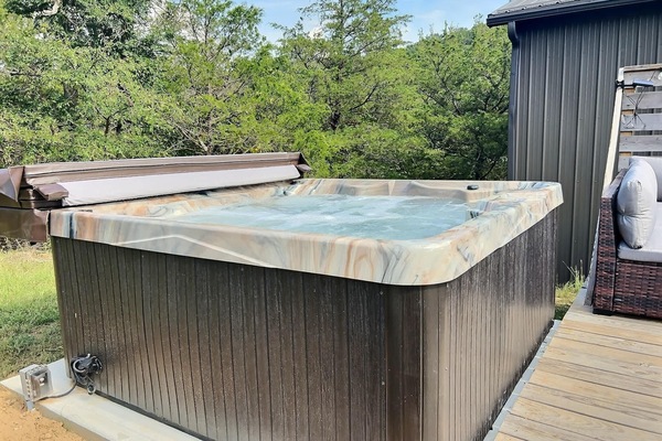 Outdoor spa tub