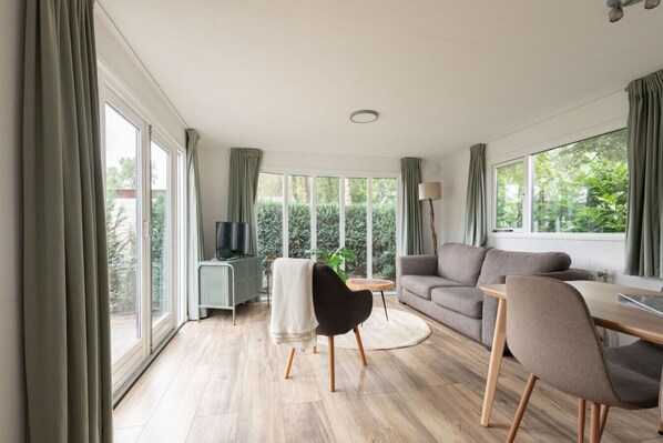 Télévision, chaîne hi-fi