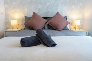 4 bedrooms, iron/ironing board, Internet, bed sheets