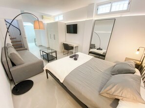 4 bedrooms, iron/ironing board, Internet, bed sheets