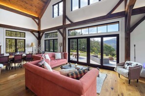 Téléviseur, foyer, bureau