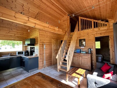 Le Chalet de Lintignat, 2 steps from Lac de Vassivière. Peace of mind assured.