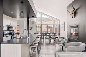 冰箱、微波炉、烤箱、炉灶