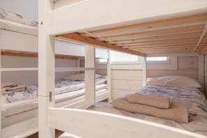 3 chambres, bureau, fer et planche à repasser, Wi-Fi gratuit