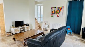 Téléviseur, table de ping-pong