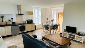 Télévision, table de tennis de table