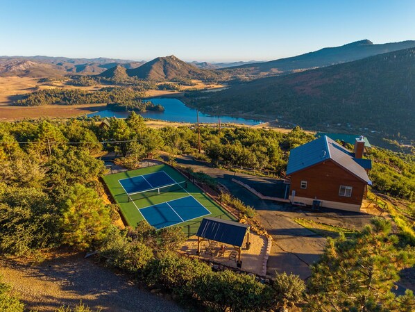 Sports court - The only mountaintop pickleball ranch in Southern California. 1 hour from San Diego. (Julian)