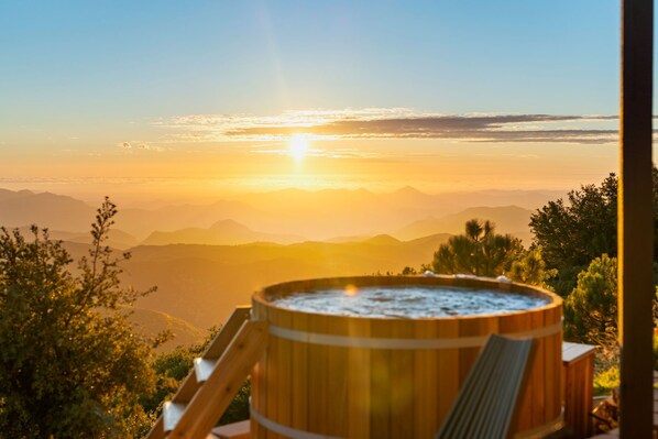 Outdoor spa tub