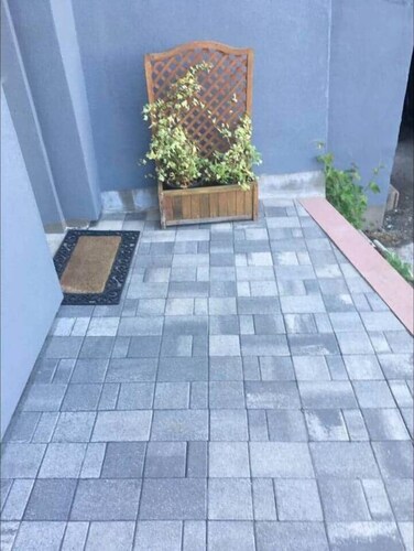 House with 45m2 terrace - close to business