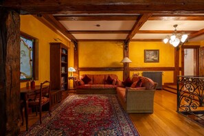 Fireplace - Luxury Five Bedroom Farmhouse for a Relaxing Stay in Mountains - Domaine Macky (Taintrux)