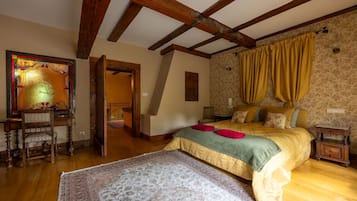 5 bedrooms, iron/ironing board, free WiFi, bed sheets