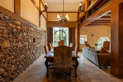 Luxury Five Bedroom Farmhouse for a Relaxing Stay in Mountains - Domaine Macky