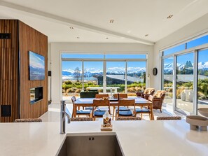 Dining - Infinity LakeView | Kitchen + Parking  | Sleeps 6 (Lake Tekapo)