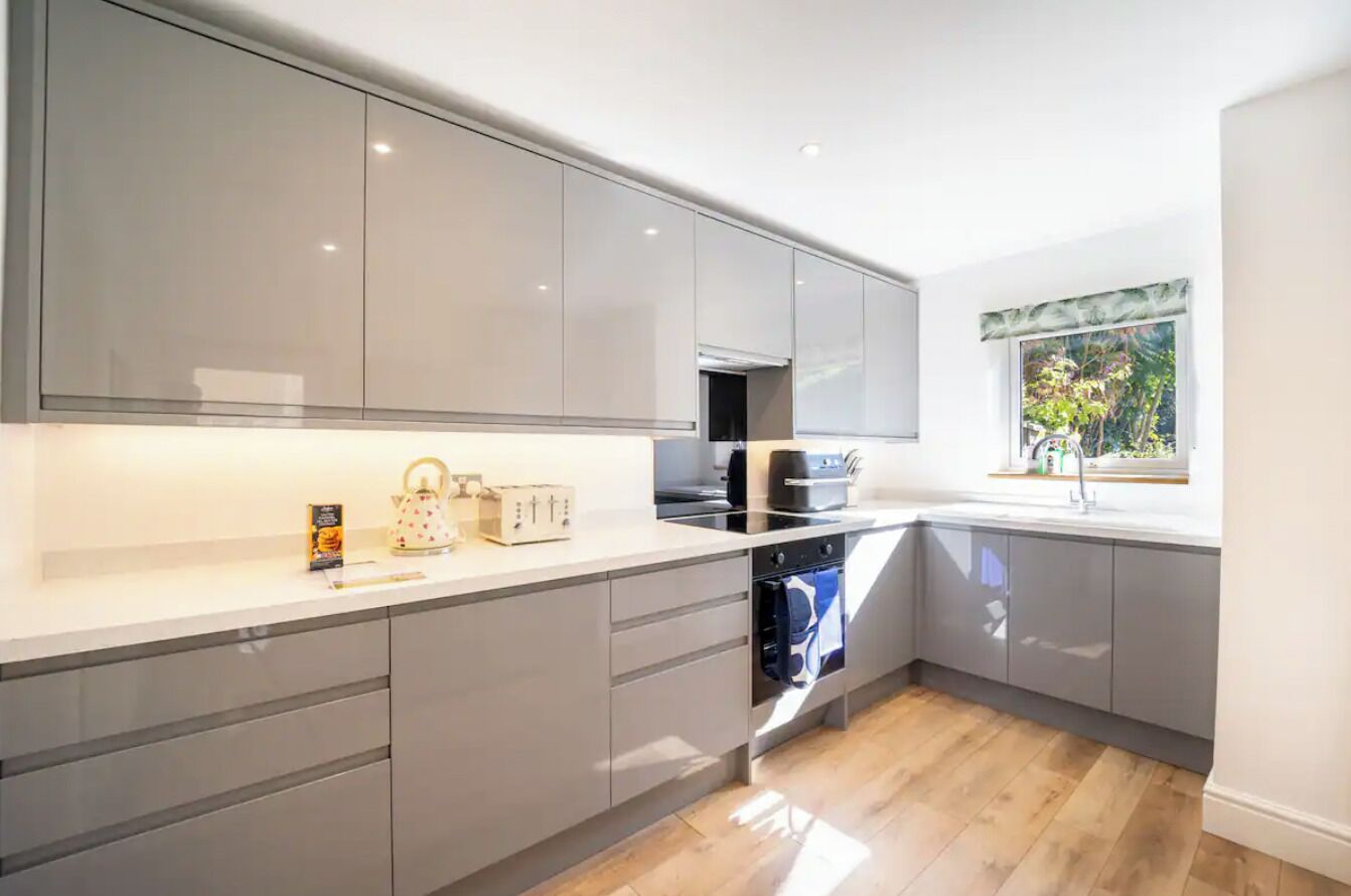 Mikrowelle, Ofen, Herdplatte, Geschirrspüler