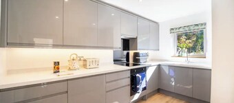 Beautiful Bath Home - Sleeps 7, Perfect for Families or Friendship Groups