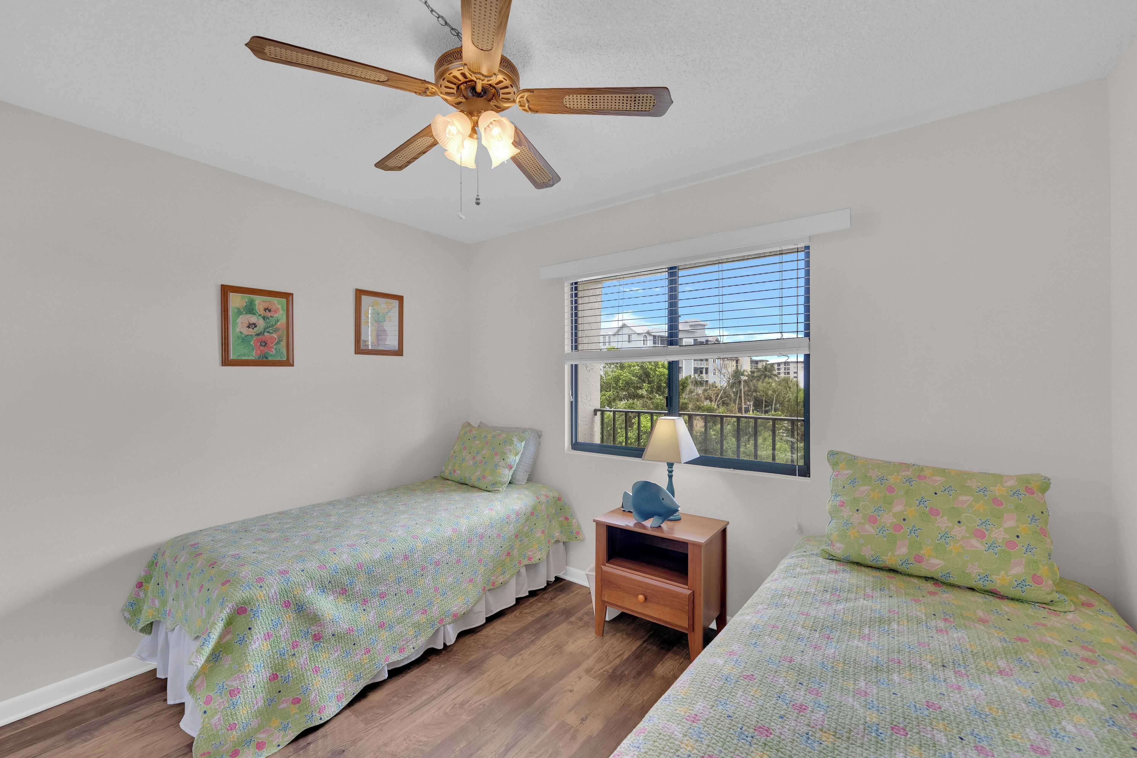 2 slaapkamers, een strijkplank/strijkijzer, internet, beddengoed