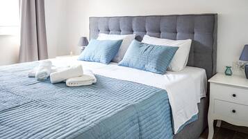 3 bedrooms, in-room safe, iron/ironing board, free WiFi