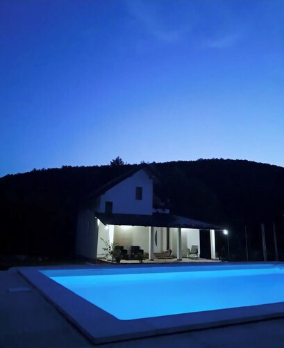 pooltopia_holidayhome 3-bedroom estate with a private pool in Bihać