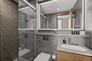 Shower, hair dryer, bidet, towels