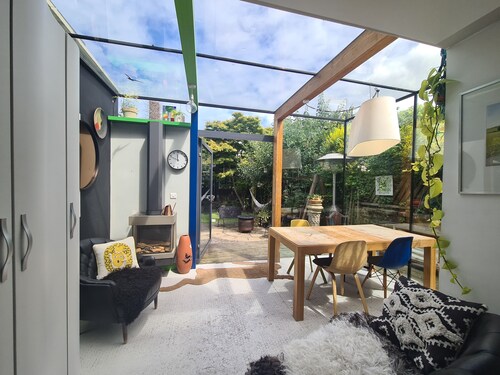 STYLISH TOWNHOUSE in Vibrant London Fields – Cozy Retreat for Families & Friends