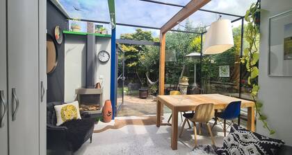 STYLISH TOWNHOUSE in Vibrant London Fields – Cozy Retreat for Families & Friends