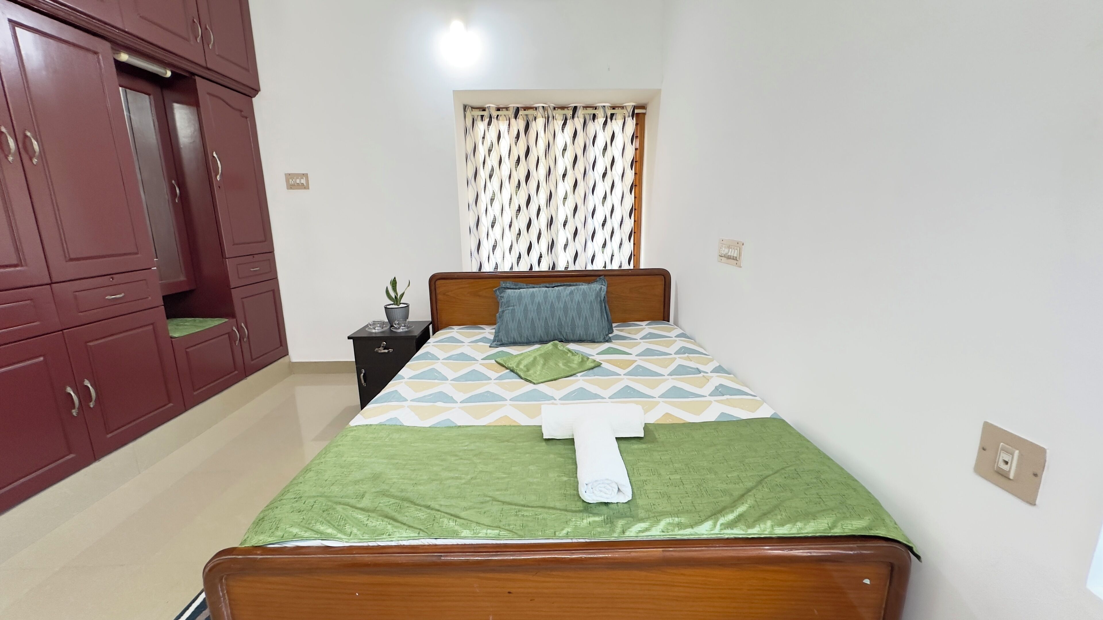 2 chambres, fer et planche à repasser, Wi-Fi, draps fournis