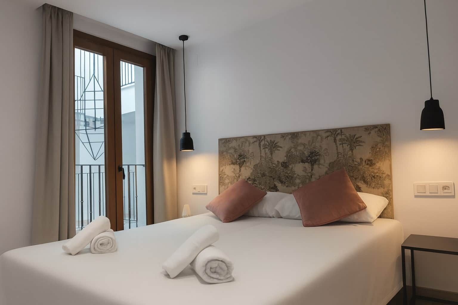 Iron/ironing board, WiFi, bed sheets